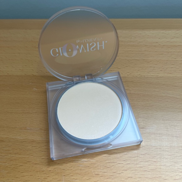 ❤️‍🔥NEW❤️‍🔥 Glowish by Huda Beauty Pressed Powder - Picture 2 of 2